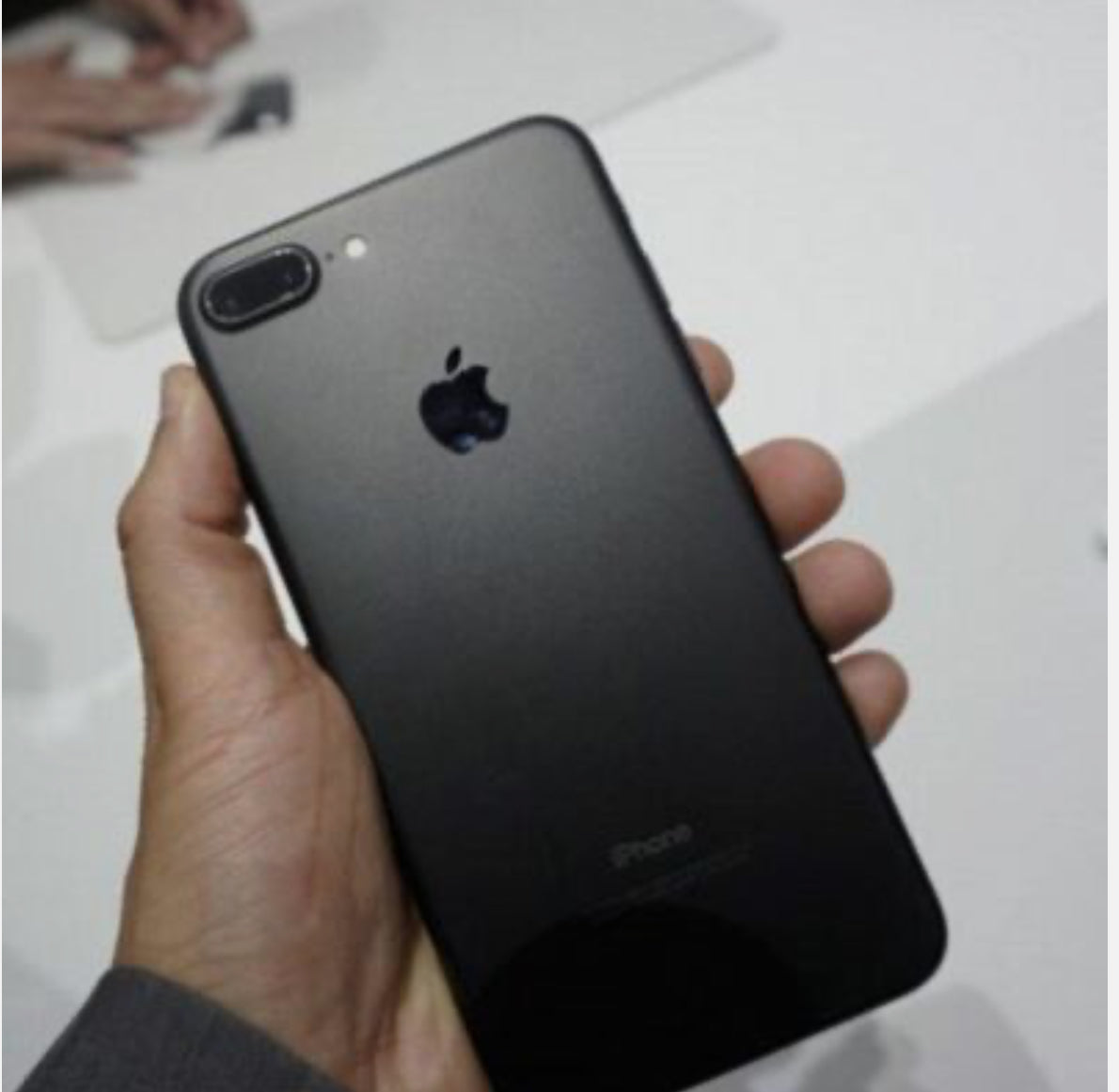 Apple iPhone 7 Plus Black 128GB Unlocked for all Carriers Verizon T-Mobile AT&T